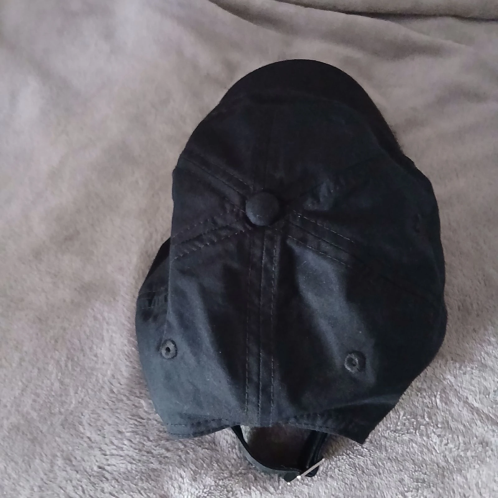 Gorra Jordan Negra – Logo Rojo Bordado – Talla Única (Ajustable) – photo 4
